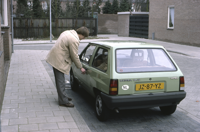 858008 Afbeelding van een Opel Corsa voor het huis Stieltjesstraat 62 te Utrecht.